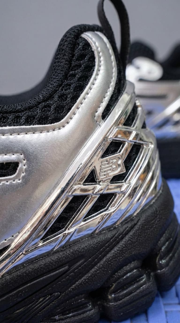 New Balance Metallic Noir — view 2