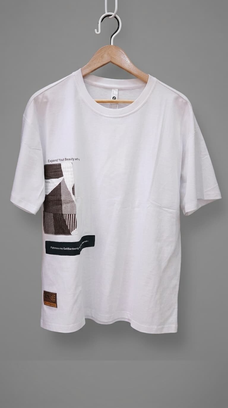 Minimalist Crest Graphic Tee